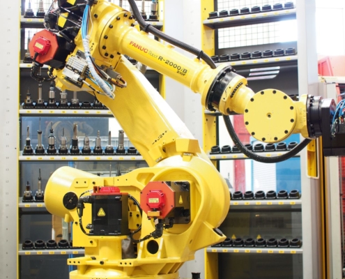 INDUCTA AG - MATEC 30HV/K mit Roboter und 24h- Fertigung